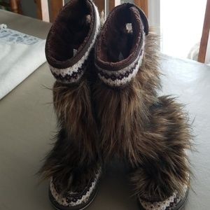 Sanuk faux fur boots size 8